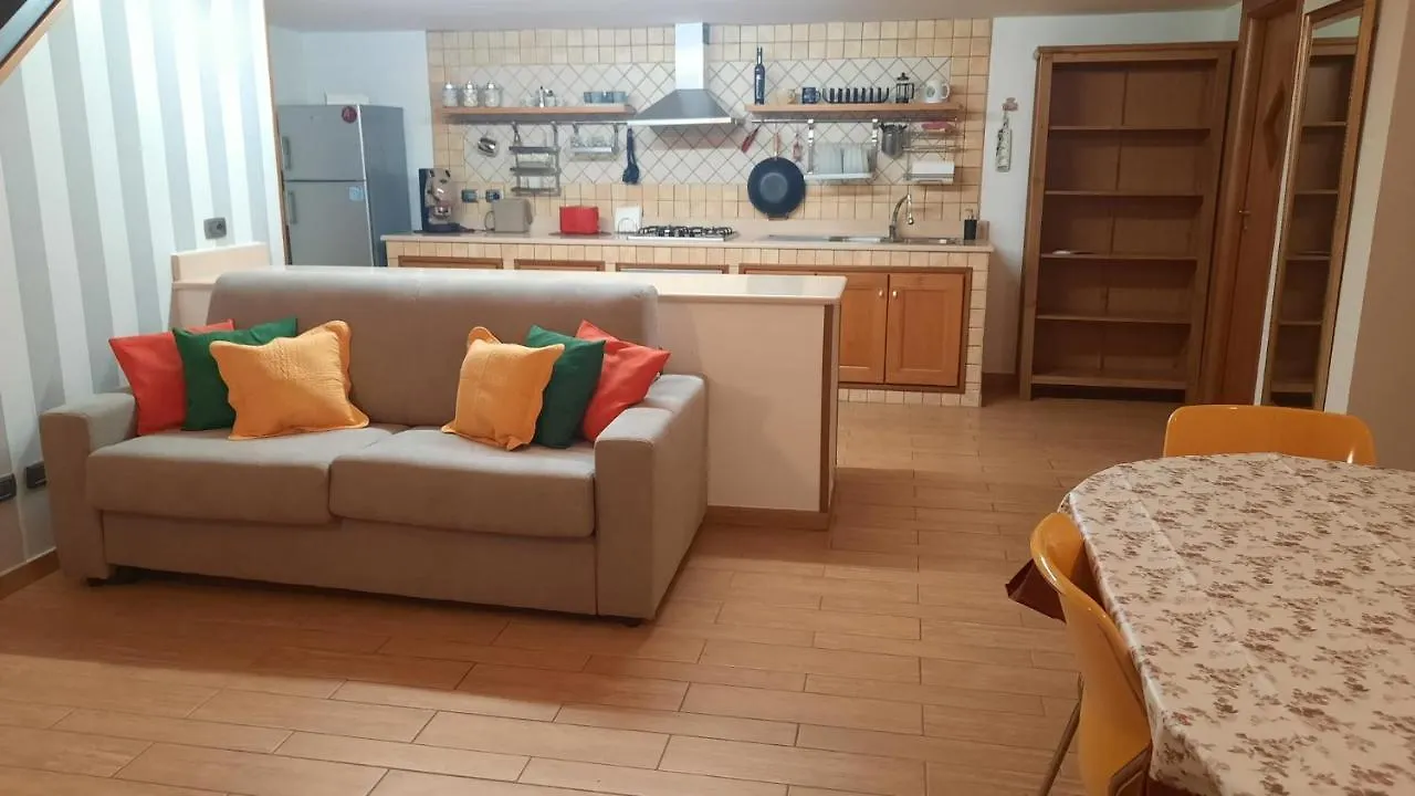 White Home Quartieri Spagnoli Neapel Italien