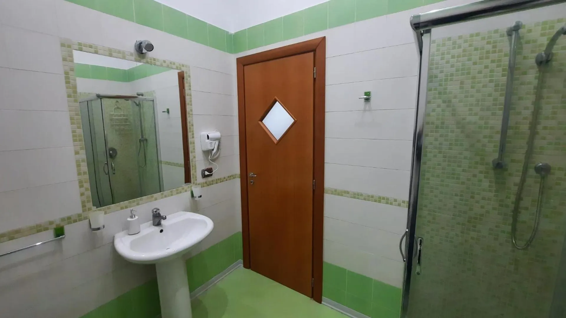 White Home Quartieri Spagnoli Neapel Italien