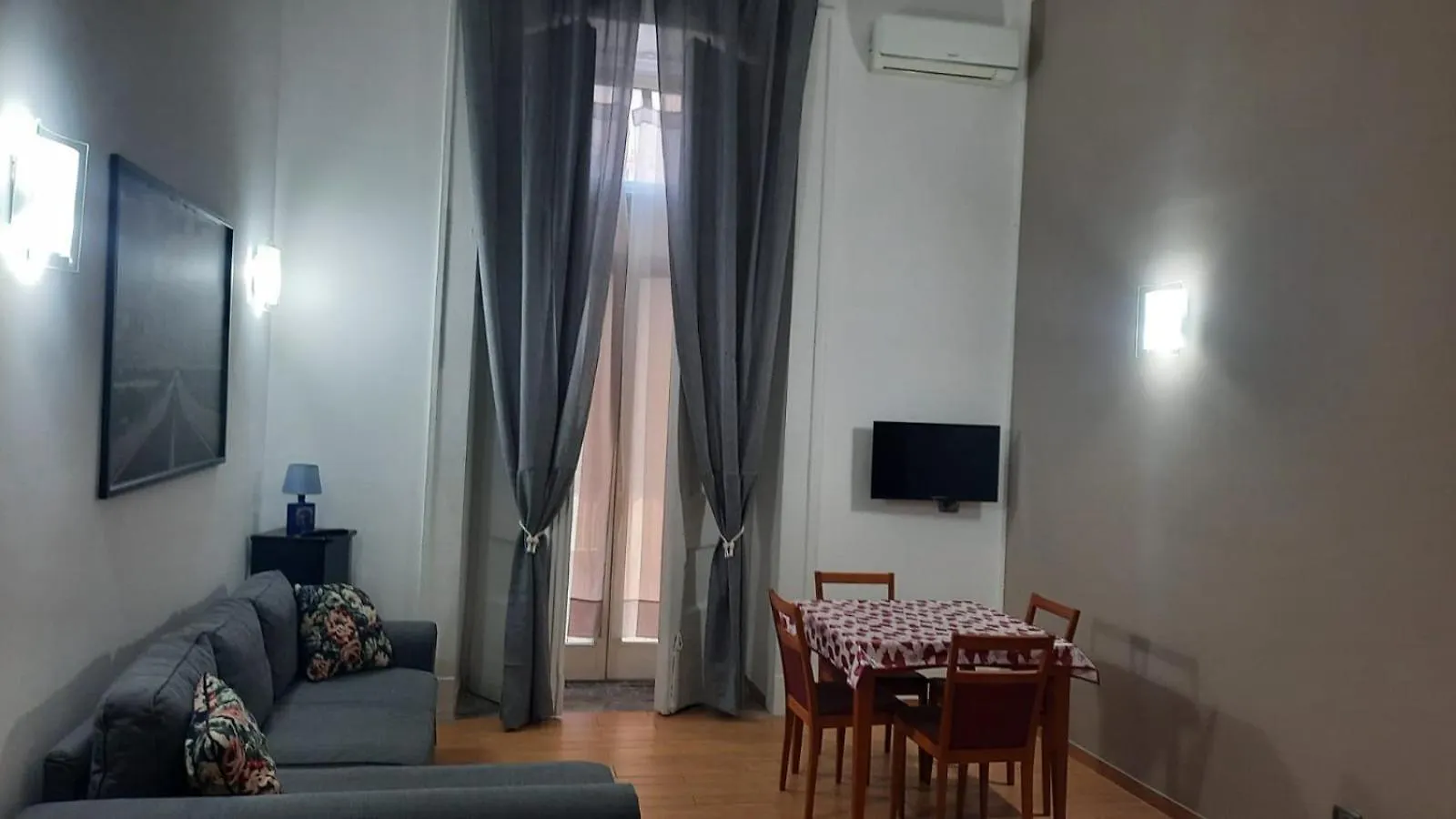 White Home Quartieri Spagnoli Naples 0*,  Italy